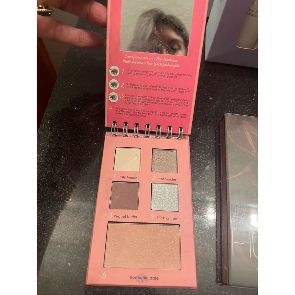 Bundle of makeup products - Picture 6 of 16